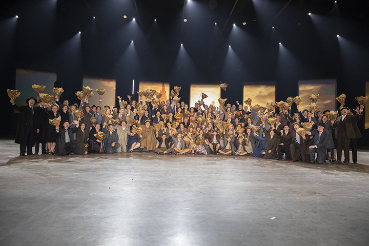 Persmoment première spektakel-musical 40-45 @ Studio100 pop-up theater, picture 21, photographed by dirk janssens - FrontView Magazine