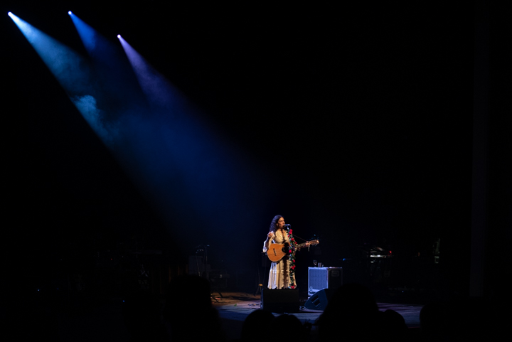 Father John Misty & Bedouine @ De Roma, picture 6, photographed by Myra Segers - FrontView Magazine