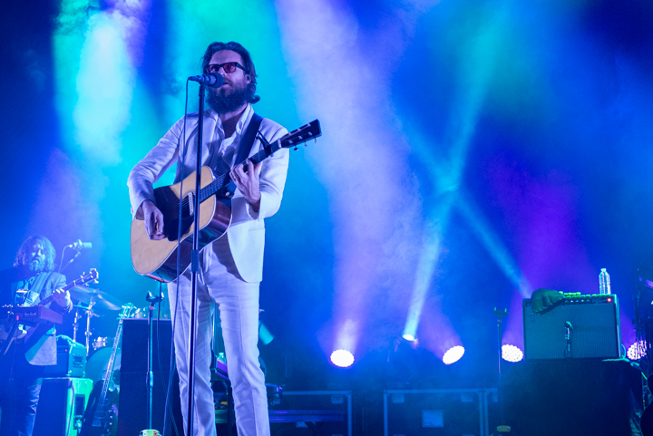 Father John Misty & Bedouine @ De Roma, picture 7, photographed by Myra Segers - FrontView Magazine
