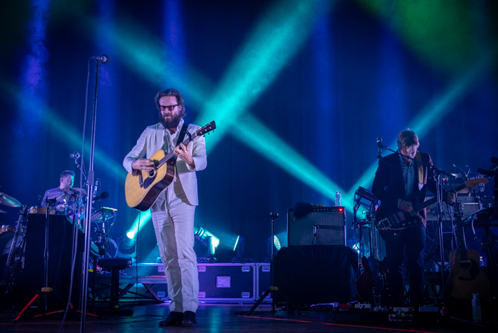 Father John Misty & Bedouine @ De Roma, picture 11, photographed by Myra Segers - FrontView Magazine