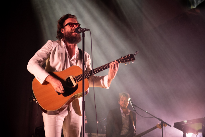 Father John Misty & Bedouine @ De Roma, picture 15, photographed by Myra Segers - FrontView Magazine
