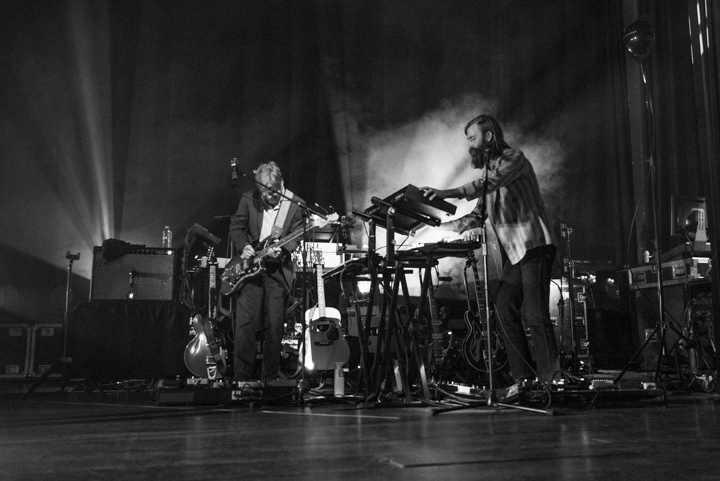 Father John Misty & Bedouine @ De Roma, picture 22, photographed by Myra Segers - FrontView Magazine