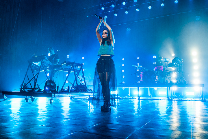 CHVRCHES @ Ancienne Belgique, picture 1, photographed by Erwin Evrard - FrontView Magazine