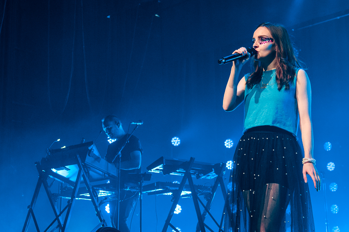 CHVRCHES @ Ancienne Belgique, picture 3, photographed by Erwin Evrard - FrontView Magazine