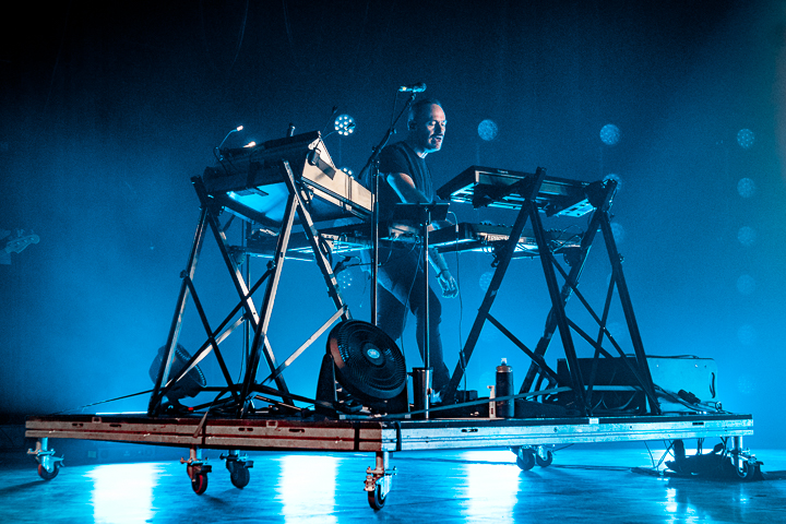 CHVRCHES @ Ancienne Belgique, picture 4, photographed by Erwin Evrard - FrontView Magazine