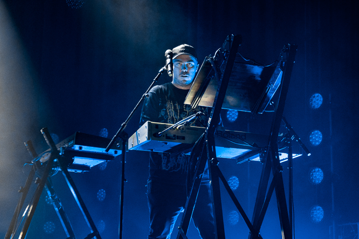 CHVRCHES @ Ancienne Belgique, picture 7, photographed by Erwin Evrard - FrontView Magazine