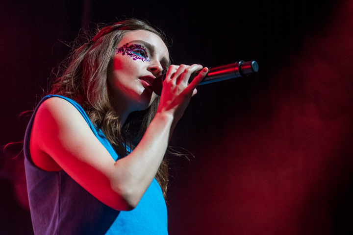 CHVRCHES @ Ancienne Belgique, picture 12, photographed by Erwin Evrard - FrontView Magazine