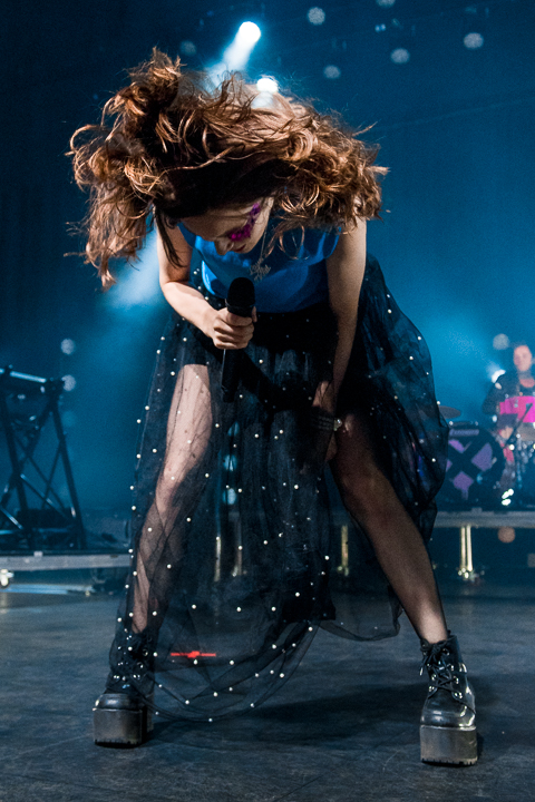CHVRCHES @ Ancienne Belgique, picture 15, photographed by Erwin Evrard - FrontView Magazine