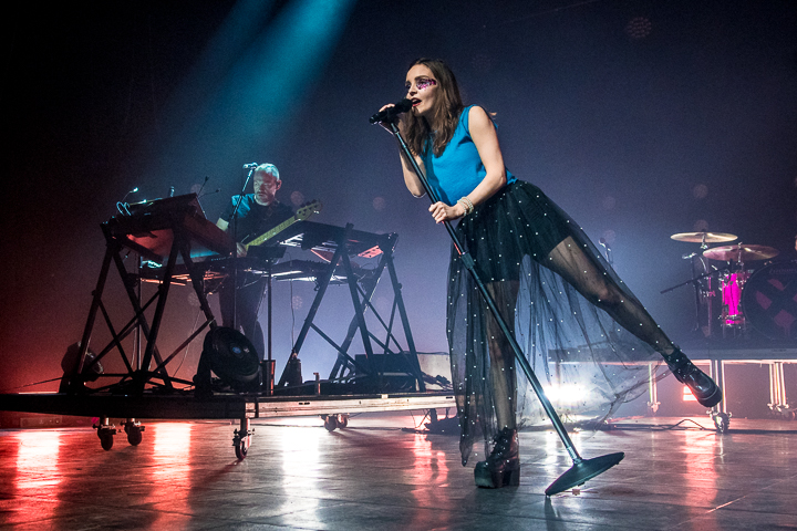 CHVRCHES @ Ancienne Belgique, picture 17, photographed by Erwin Evrard - FrontView Magazine