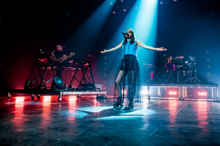 CHVRCHES @ Ancienne Belgique, picture 18, photographed by Erwin Evrard - FrontView Magazine