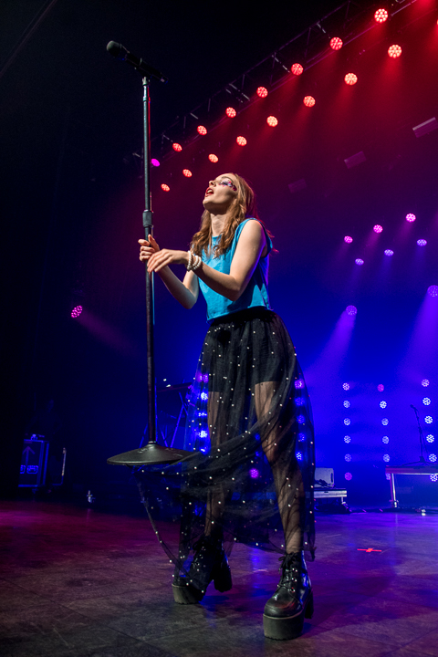 CHVRCHES @ Ancienne Belgique, picture 21, photographed by Erwin Evrard - FrontView Magazine
