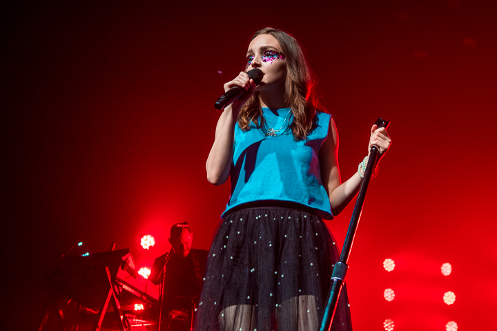 CHVRCHES @ Ancienne Belgique, picture 22, photographed by Erwin Evrard - FrontView Magazine