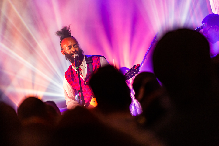 Fantastic Negrito @ De Roma, picture 13, photographed by Chris Lippens - FrontView Magazine