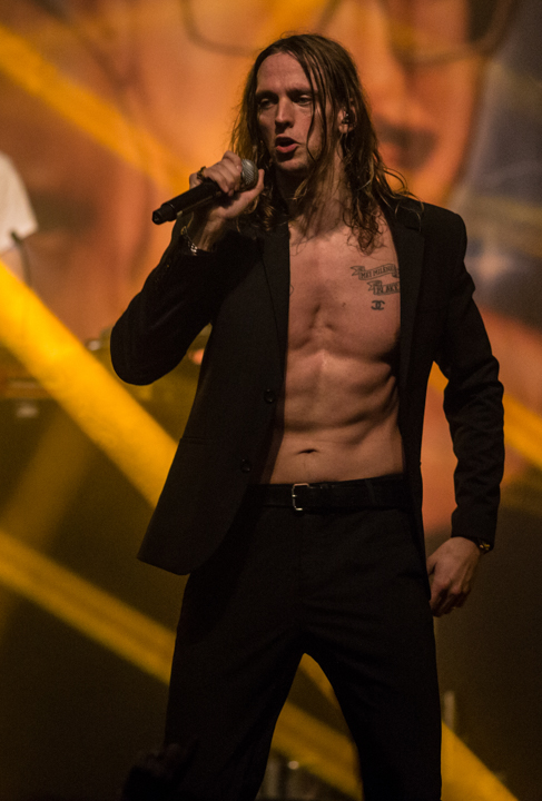 De Jeugd Van Tegenwoordig @ Het Depot 8 December 2018, picture 24, photographed by Zourab Moussaev - FrontView Magazine