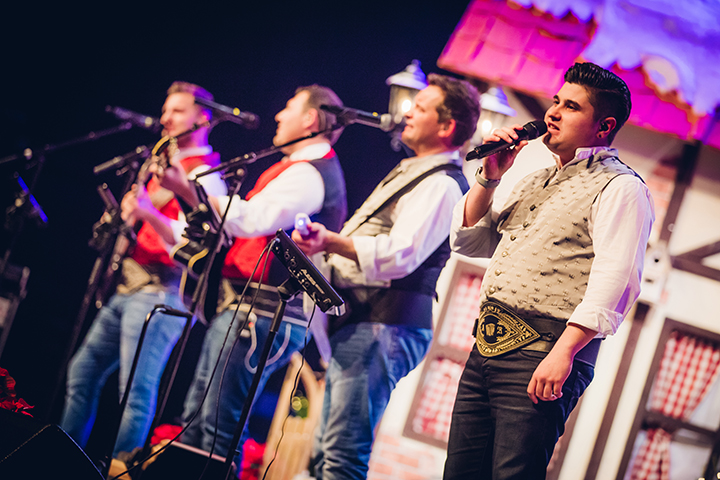 Weihnachtsfest der Volksmusik @ Ethias Theater, foto 10, foto's door Elke Briers - FrontView Magazine