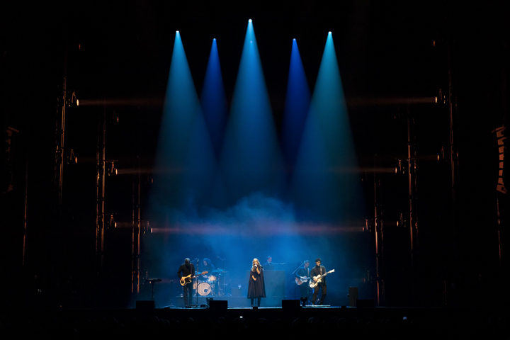 Hooverphonic @ Lotto arena, picture 4, photographed by Frank Lambrechts - FrontView Magazine