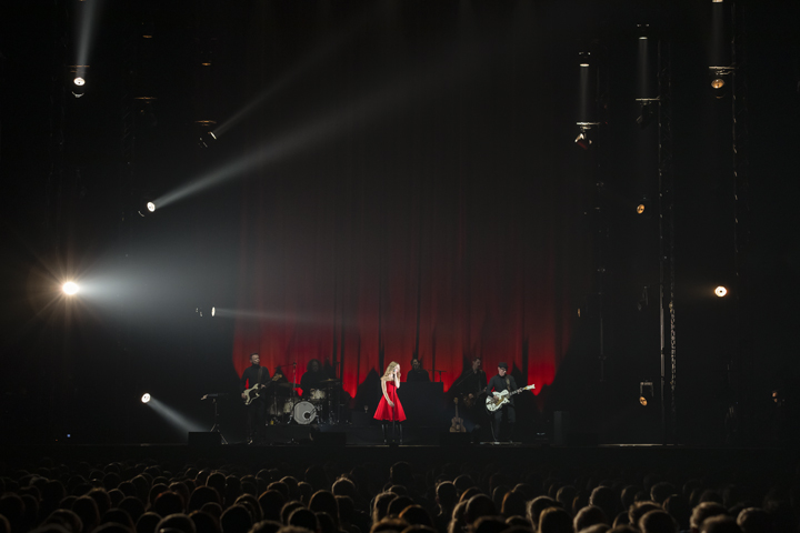 Hooverphonic @ Lotto arena, picture 5, photographed by Frank Lambrechts - FrontView Magazine