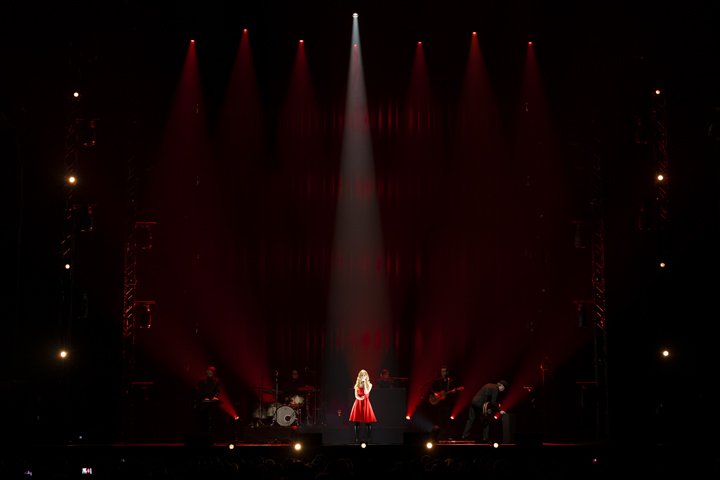 Hooverphonic @ Lotto arena, picture 8, photographed by Frank Lambrechts - FrontView Magazine