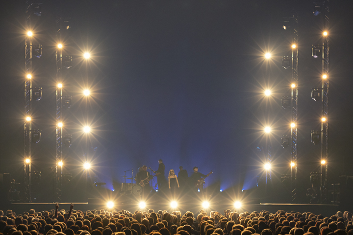 Hooverphonic @ Lotto arena, picture 9, photographed by Frank Lambrechts - FrontView Magazine