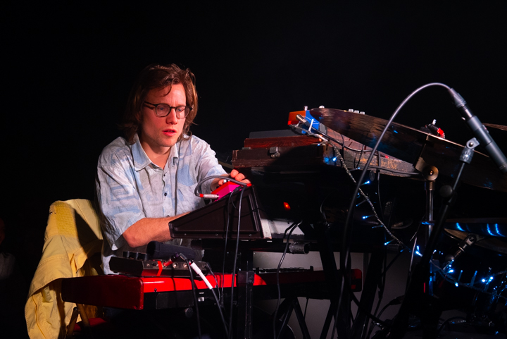 Beraadgeslagen (& Bert Cools) @ De Roma, picture 20, photographed by Myra Segers - FrontView Magazine
