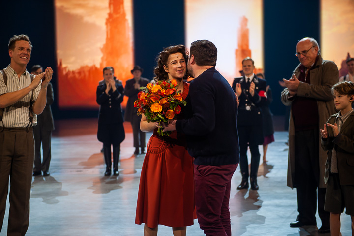 Première Laura Tesoro in 40-45 @ Studio 100 Pop-up Theater, picture 31, photographed by Goele Bormans - FrontView Magazine