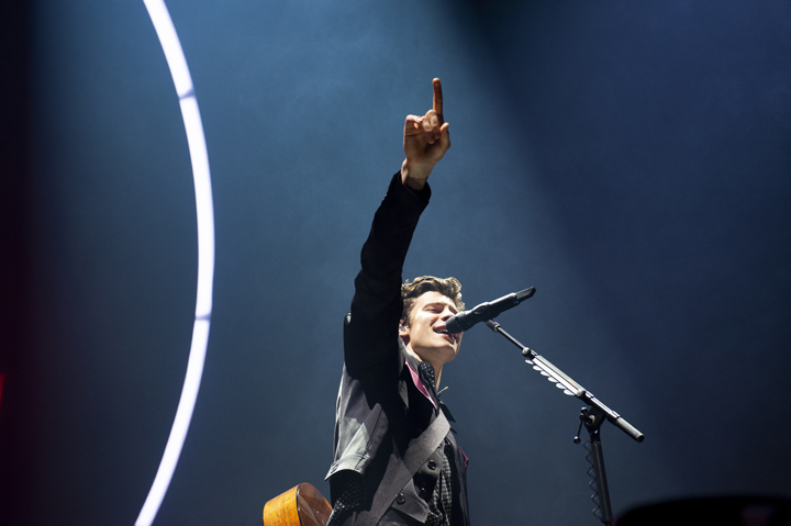 Shawn Mendes @ Sportpaleis, picture 2, photographed by Sandra Van Watermeulen - FrontView Magazine