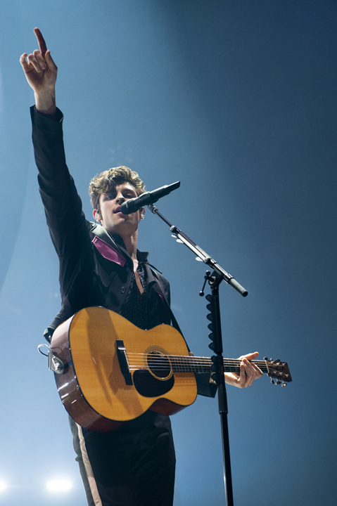 Shawn Mendes @ Sportpaleis, picture 7, photographed by Sandra Van Watermeulen - FrontView Magazine