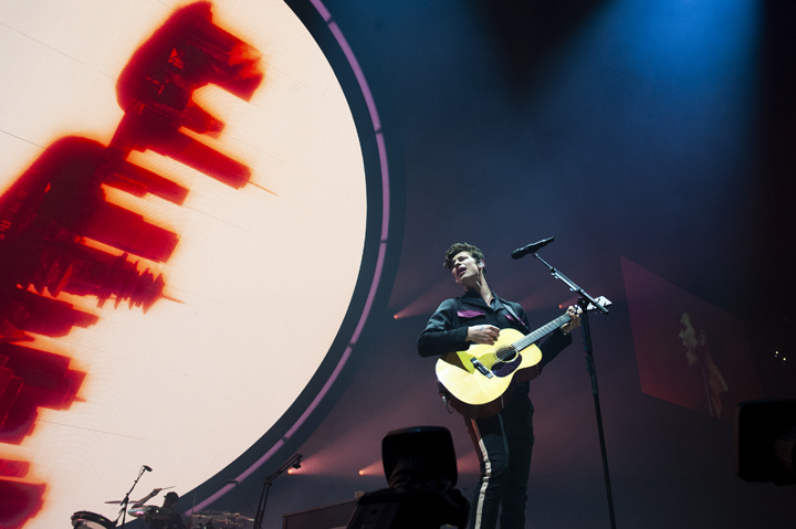 Shawn Mendes @ Sportpaleis, picture 11, photographed by Sandra Van Watermeulen - FrontView Magazine