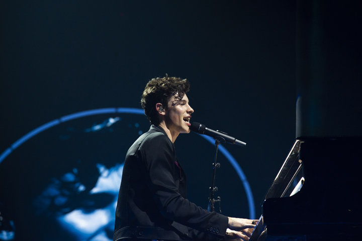 Shawn Mendes @ Sportpaleis, picture 18, photographed by Sandra Van Watermeulen - FrontView Magazine