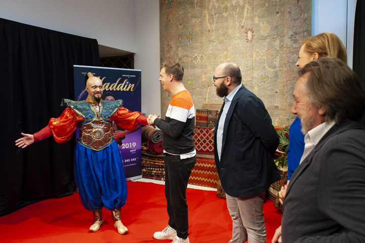 Persconferentie Aladdin @ Ashtari Oriental Carpets, picture 7, photographed by Sandra Van Watermeulen - FrontView Magazine