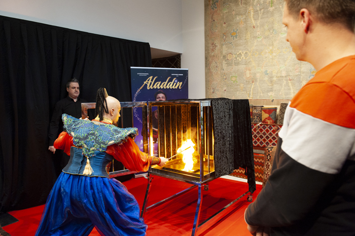 Persconferentie Aladdin @ Ashtari Oriental Carpets, picture 13, photographed by Sandra Van Watermeulen - FrontView Magazine