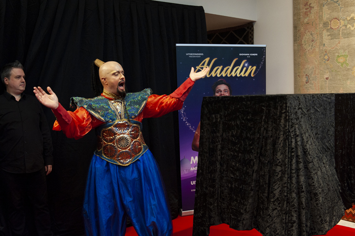 Persconferentie Aladdin @ Ashtari Oriental Carpets, picture 14, photographed by Sandra Van Watermeulen - FrontView Magazine