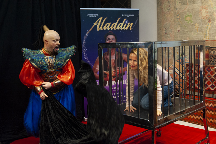 Persconferentie Aladdin @ Ashtari Oriental Carpets, picture 15, photographed by Sandra Van Watermeulen - FrontView Magazine