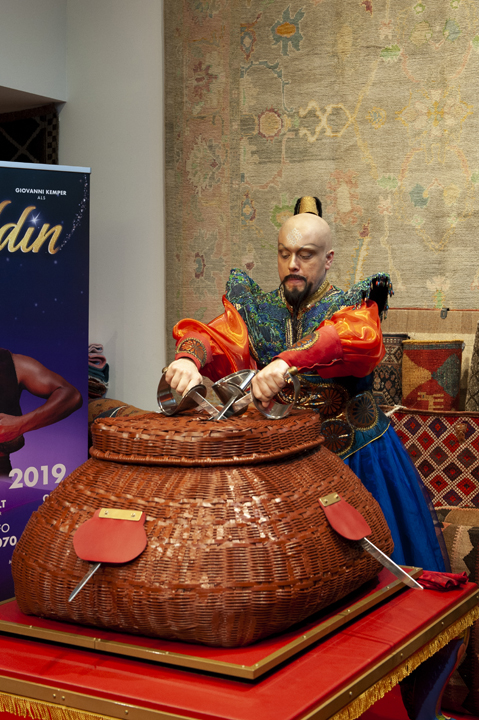 Persconferentie Aladdin @ Ashtari Oriental Carpets, picture 18, photographed by Sandra Van Watermeulen - FrontView Magazine