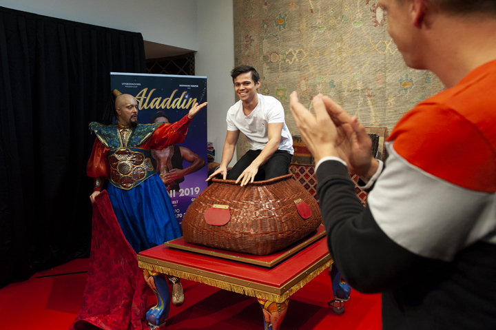 Persconferentie Aladdin @ Ashtari Oriental Carpets, picture 21, photographed by Sandra Van Watermeulen - FrontView Magazine