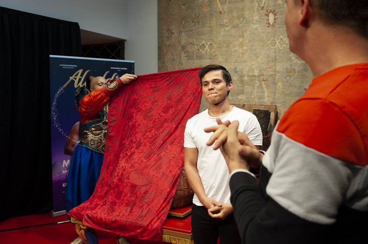 Persconferentie Aladdin @ Ashtari Oriental Carpets, picture 22, photographed by Sandra Van Watermeulen - FrontView Magazine