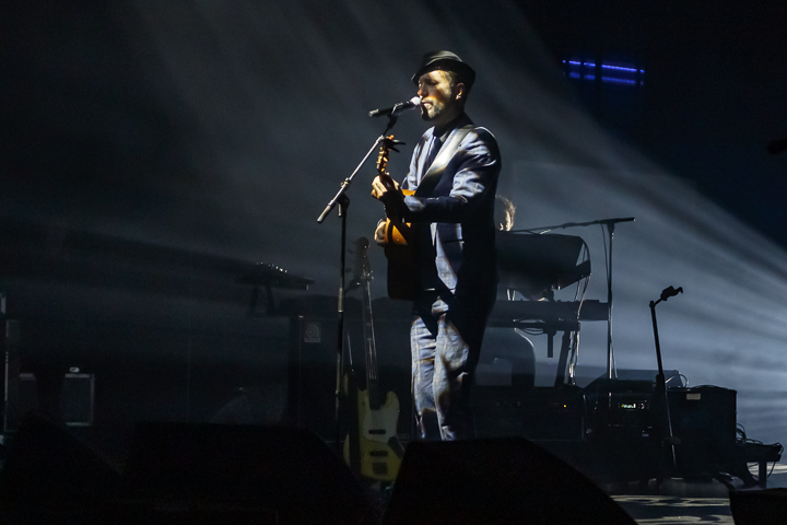 Charlie Winston @ Koninklijk Circus, picture 4, photographed by Alex Wyckmans - FrontView Magazine