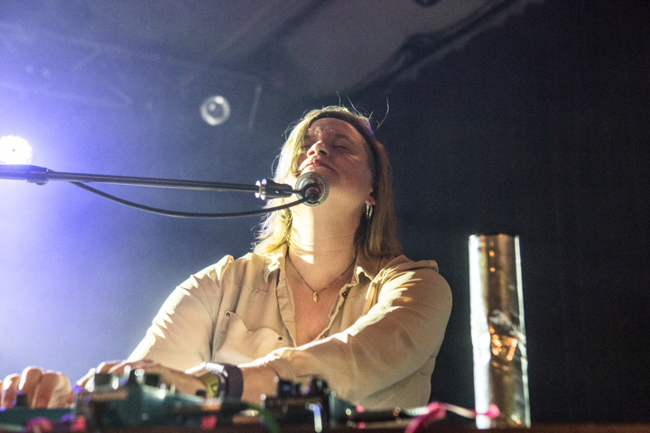 Isbells @ Vooruit, picture 6, photographed by Dieter  Boone - FrontView Magazine