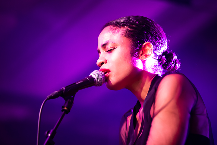 Adia Victoria - The Dope Queen Tour @ De Roma, picture 14, photographed by Christian Kwa - FrontView Magazine