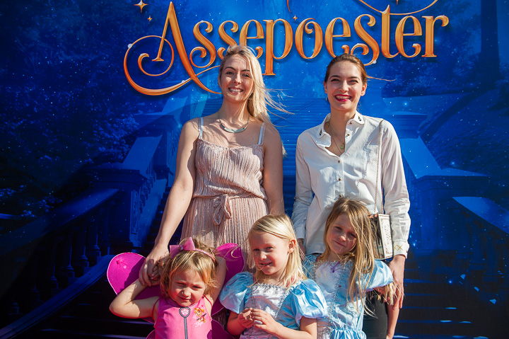 Rode loper - Première Assepoester @ Theater Elckerlyc, foto 14, foto's door Goele Bormans - FrontView Magazine