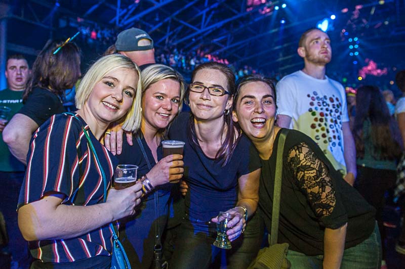 Sfeerbeelden @ I love the 90's, foto 59, foto's door Gert Daemen - FrontView Magazine