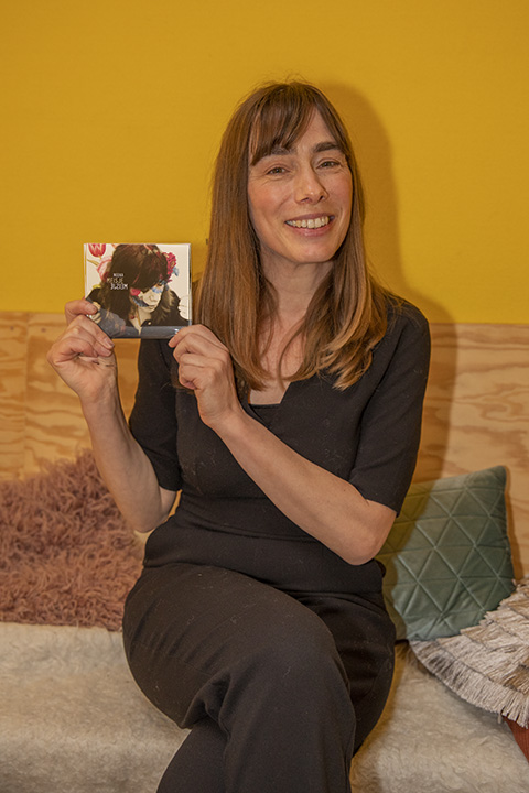 Neeka stelt nieuw album voor @ Buchbar Antwerpen, picture 7, photographed by dirk janssens - FrontView Magazine