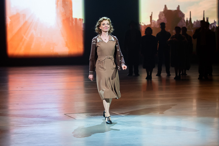 Gouden plaat voor componisten 40-45 @ Studio 100 Pop-Up Theater, picture 7, photographed by Goele Bormans - FrontView Magazine