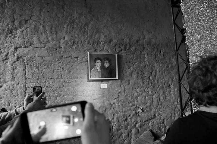 'Cry For Me' Original Painting @ Compact Disk Dummies, foto 4, foto's door Bart Baevegems - FrontView Magazine