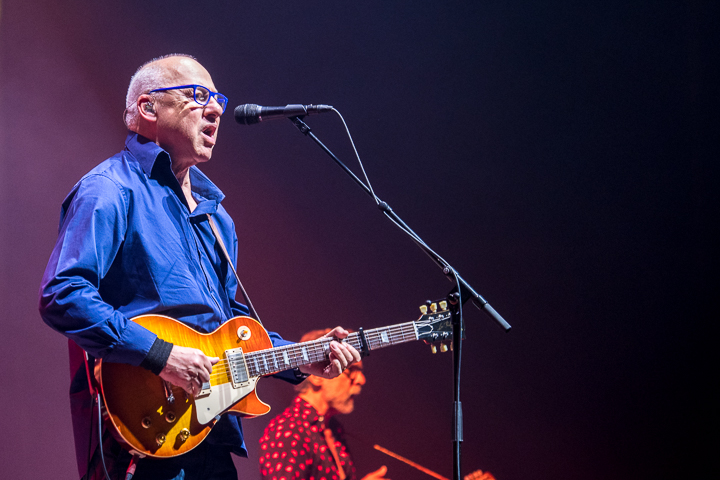Mark Knopfler @ Sportpaleis, picture 6, photographed by Erwin Evrard - FrontView Magazine