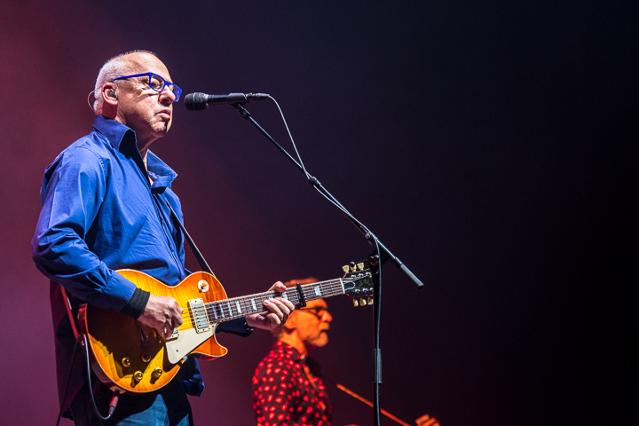 Mark Knopfler @ Sportpaleis, picture 7, photographed by Erwin Evrard - FrontView Magazine