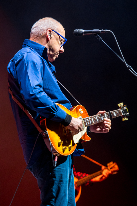 Mark Knopfler @ Sportpaleis, picture 8, photographed by Erwin Evrard - FrontView Magazine