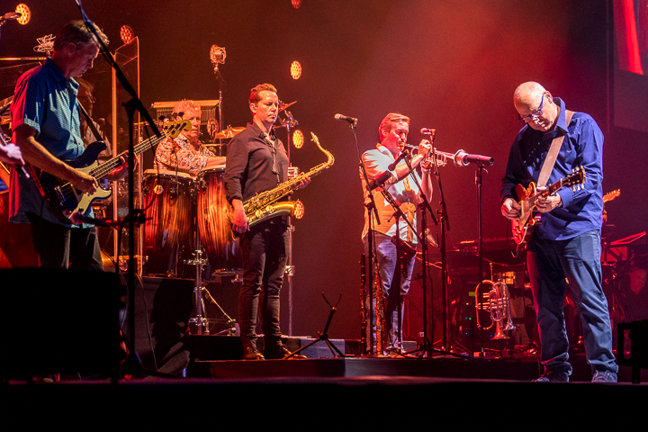 Mark Knopfler @ Sportpaleis, picture 10, photographed by Erwin Evrard - FrontView Magazine