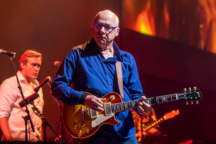 Mark Knopfler @ Sportpaleis, picture 11, photographed by Erwin Evrard - FrontView Magazine