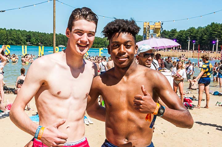 Sunrise (Zaterdag) @ Lilse Bergen, foto 46, foto's door Gert Daemen - FrontView Magazine